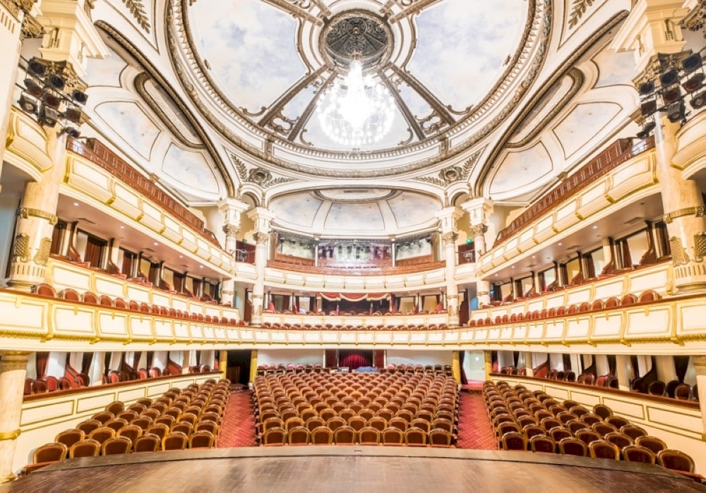 The third-floor seating area is designed for an immersive theater experience